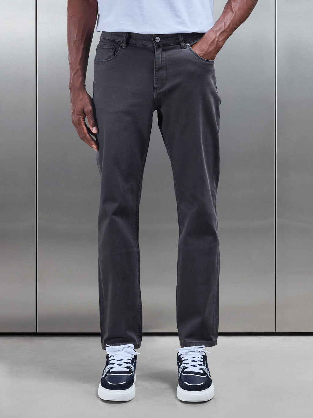 Straight Leg Denim Jeans in Grey
