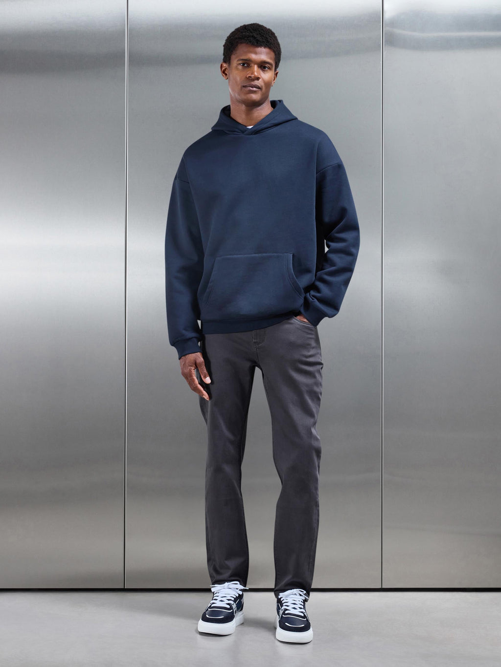 Straight Leg Denim Jeans in Grey